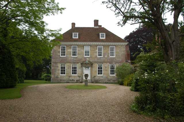 Home of former<br>
Prime Minister<br>E. Heath