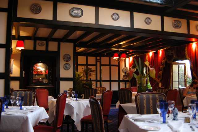 Dinner at<br>Red Lion Hotel