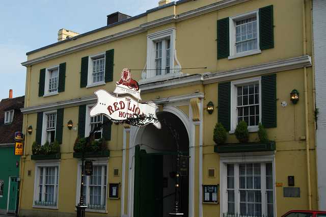 Red Lion Inn<br>Salisbury<br>
Built in 13th Century