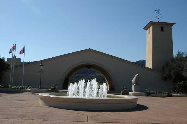 <a href=http://www.robertmondavi.com/>Robert Mondavi<br>Winery</a>